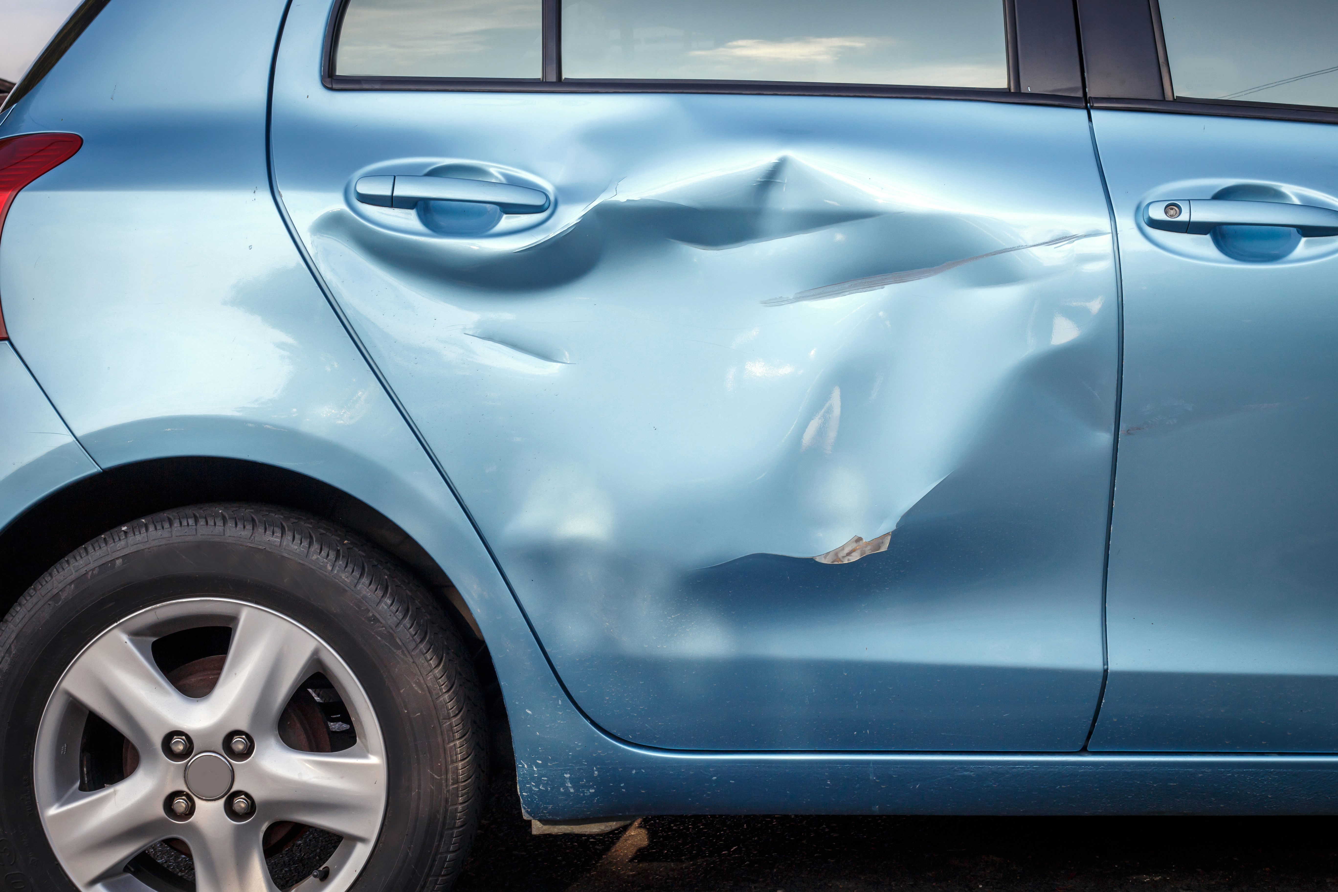 Guide des réparations de voitures avec dommages mineurs pour les  commerçants automobiles