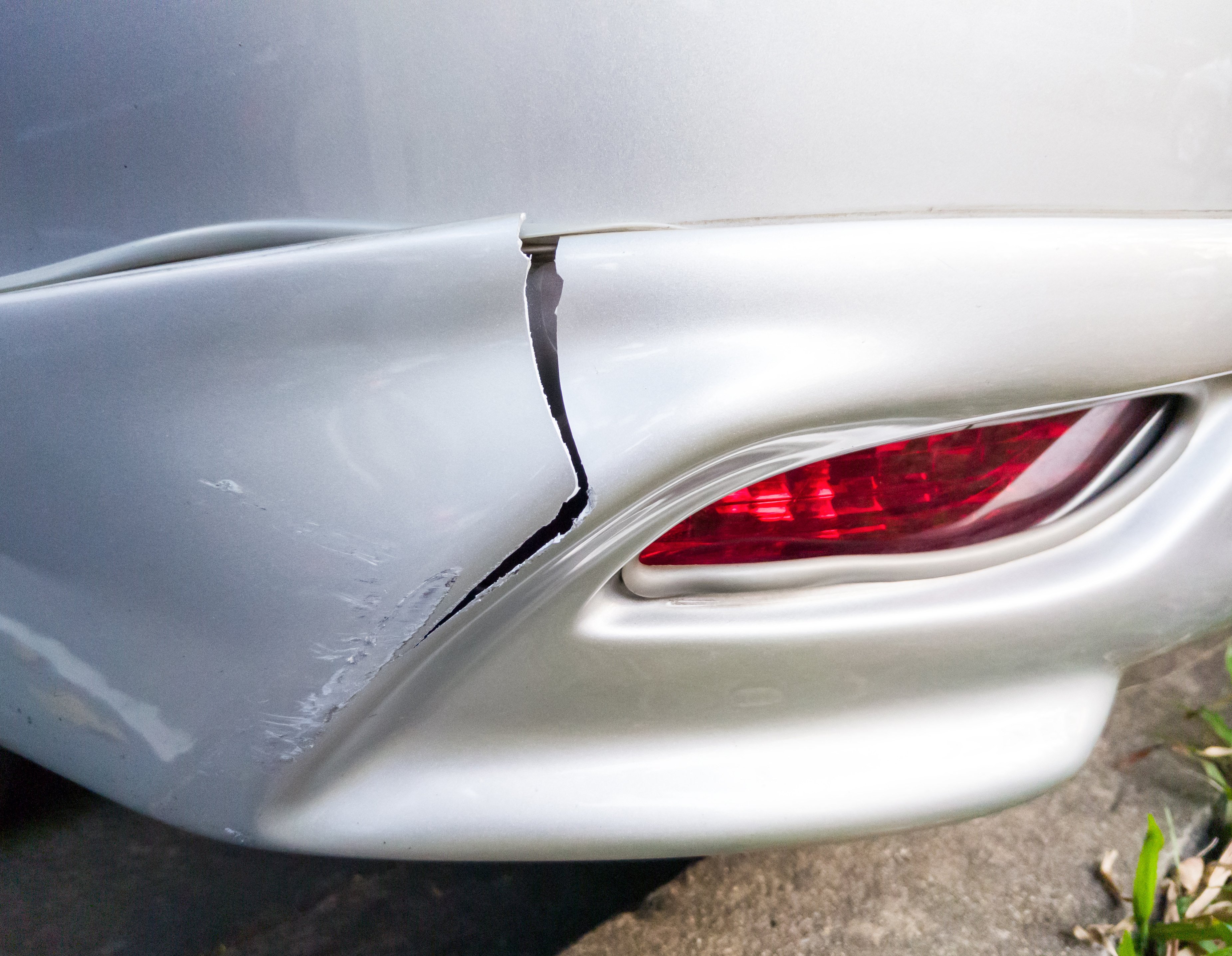 Guide des réparations de voitures avec dommages mineurs pour les