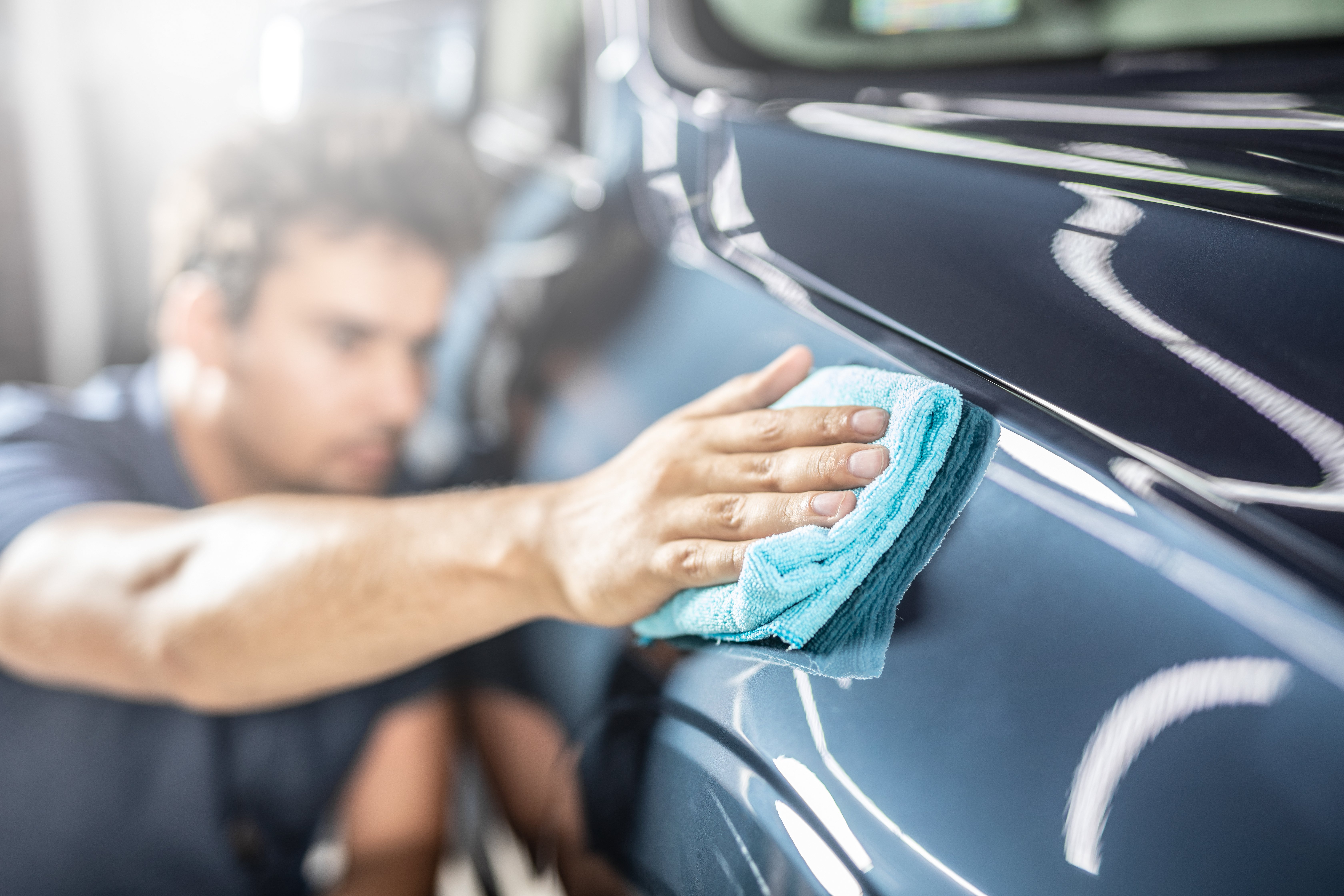 Comment réparer soi-même une bosse sur sa voiture ?