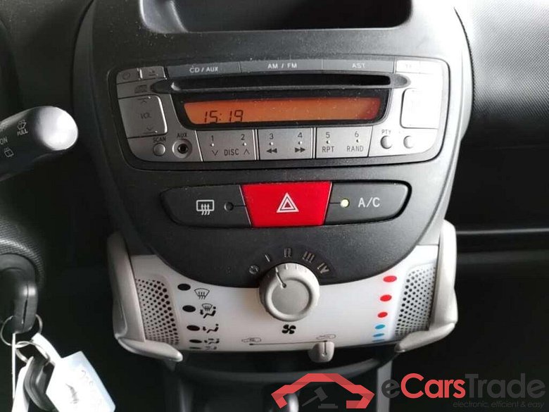 PEUGEOT 107 1.0-12V #6