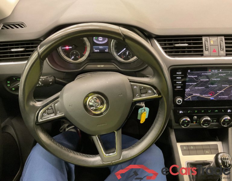 Skoda Octavia 1.6 TDi Navi Klima PDC ... #5
