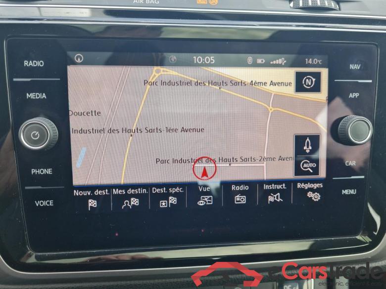 Volkswagen Touran 1.6 TDi 7PL Pano Navi Klima PDC ... #4