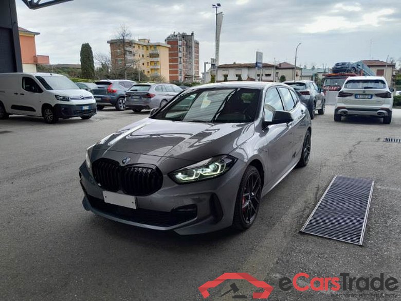 BMW 64 BMW SERIE 1 / 2019 / 5P / BERLINA 118D COLORVISION EDITION #1