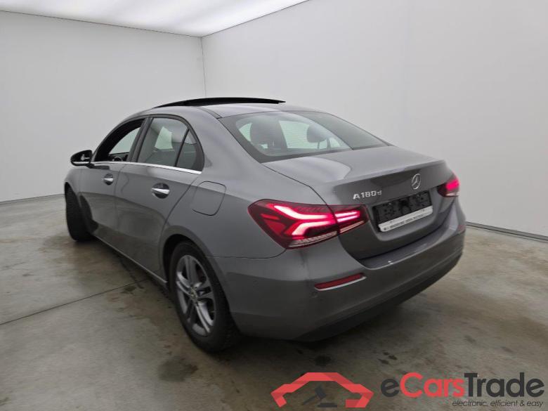 Mercedes-Benz A-Klasse Limousine A 180 d DCT Launch Edition 4d #5