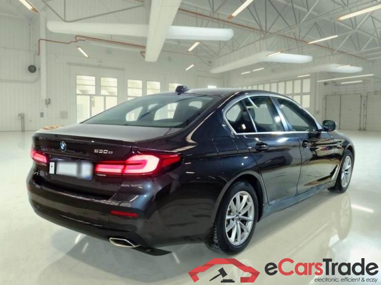 BMW 27 BMW SERIE 5 / 2020 / 4P / BERLINA 530E BUSINESS AUTO #2