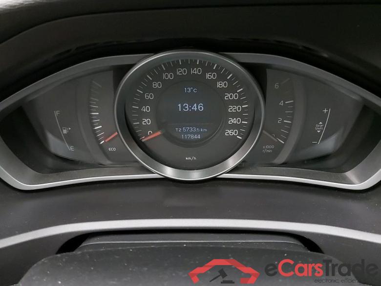 VOLVO - VOL V40 D2 120PK Kinetic Eco Pack Professional & Winter & Climate Comfort & PDC Front & Rear #5