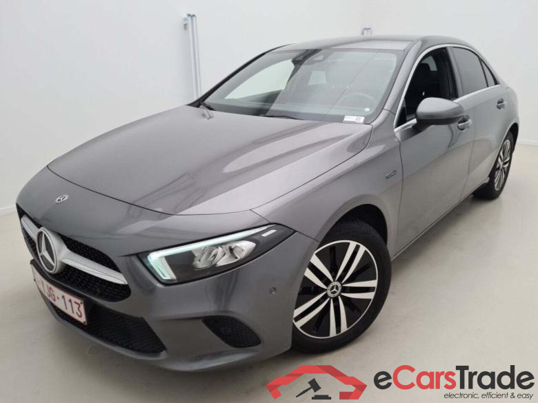 MERCEDES-BENZ A-KLASSE SEDAN 1.3 250E BUSINESS SOLUTION 8G-