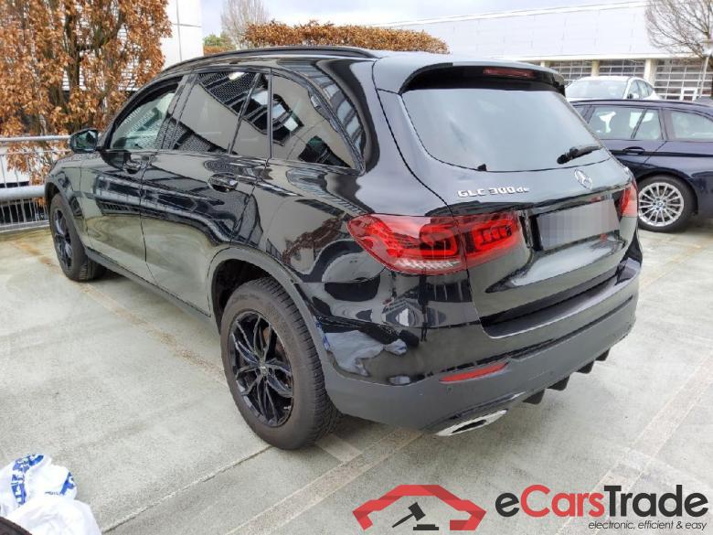Mercedes GLC ´15 GLC -Klasse GLC 300 de 4Matic (253.911)AMG 2.0 AMG Line 225KW AT9 E6d #4