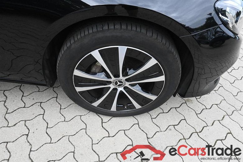 Mercedes E-Class Wagon ´16 Technischer Schaden!!! MERCEDES-BENZ E-Klasse E 300 de T 9G-TRONIC Avantgarde 5d 143kW #3