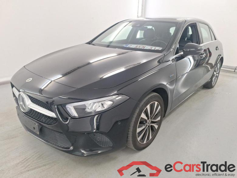 MERCEDES-BENZ A-CLASS 1.3 A 250 E DCT Advantage Mirror Cruise control Parking with rear view camera