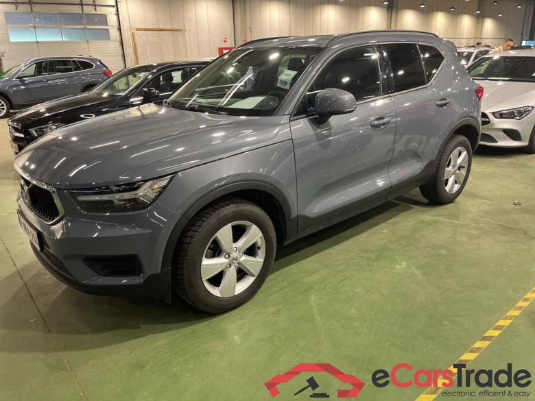 VOLVO XC40 1.5 T3 Momentum Core #1