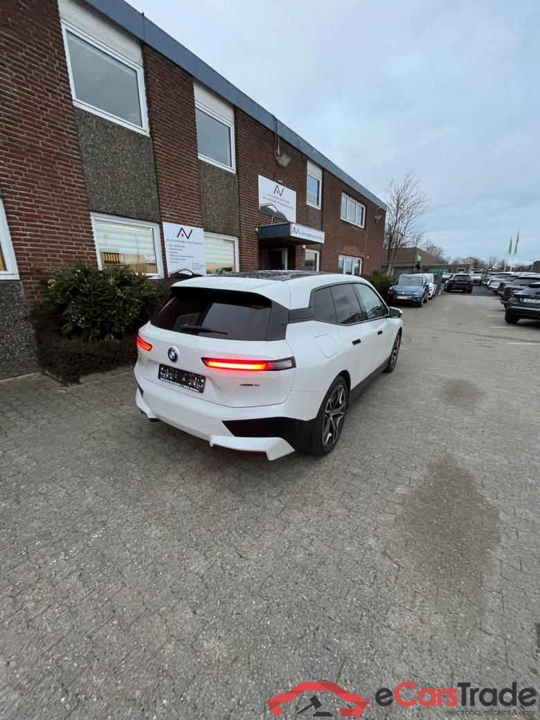 Bmw 40 xDrive Sport Baureihe iX #6