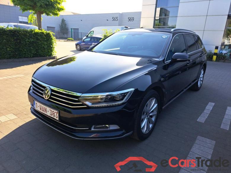 VOLKSWAGEN - VW  PASSAT VARIANT TDI 120PK DSG-7 Highline Business Pack Ambiente Premium & Park Pilot & Assist #1