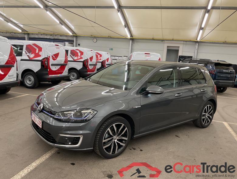 VOLKSWAGEN e-Golf e-Golf 100 kW (136 ch) 1 vitesse #1