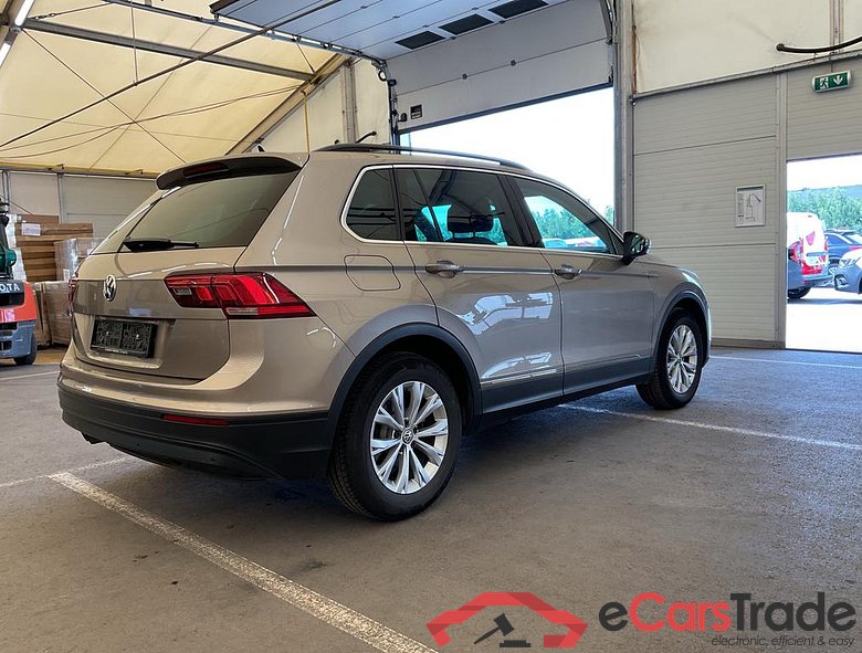 VOLKSWAGEN Tiguan Comfortline 1.5 TSI 96 kW (130 ch) 6 vitesses manuel #2
