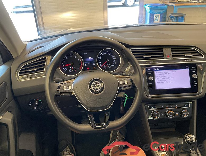 VOLKSWAGEN Tiguan Comfortline 1.5 TSI 96 kW (130 ch) 6 vitesses manuel #6