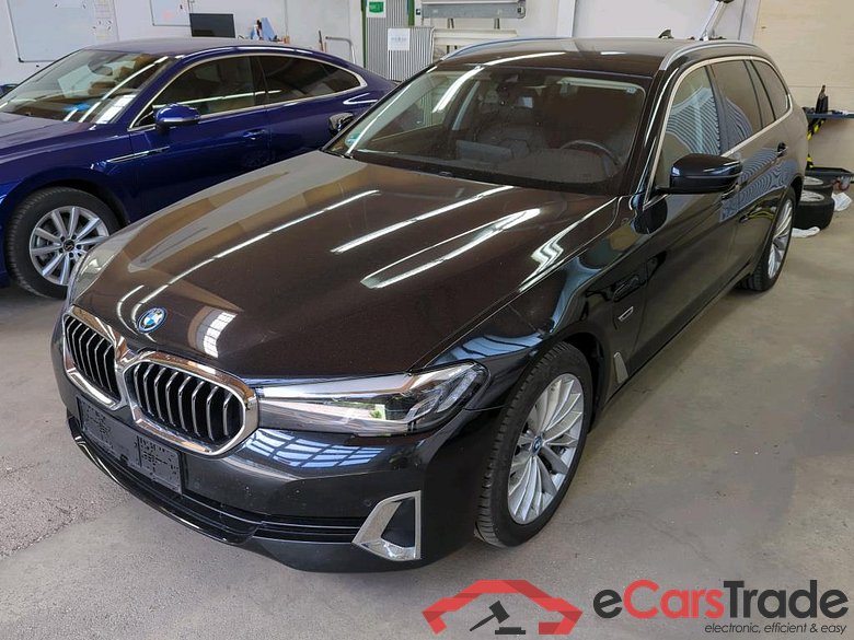 BMW 5-Serie Touring ´16 Baureihe 5 Touring 530 e xDrive Luxury Line 2.0 215KW E6d
