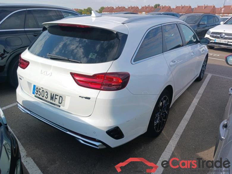 KIA Ceed Tourer / 2021 / 5P / familiar Tourer 1.5 MHEV 118kW(160CV) GT Line DCT #2 KIA Ceed Tourer / 2021 / 5P / familiar Tourer 1.5 MHEV 118kW(160CV) GT Line DCT #2