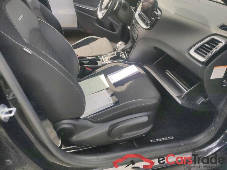KIA Ceed Tourer / 2021 / 5P / familiar Tourer 1.5 MHEV 118kW(160CV) GT Line DCT #6 KIA Ceed Tourer / 2021 / 5P / familiar Tourer 1.5 MHEV 118kW(160CV) GT Line DCT #6