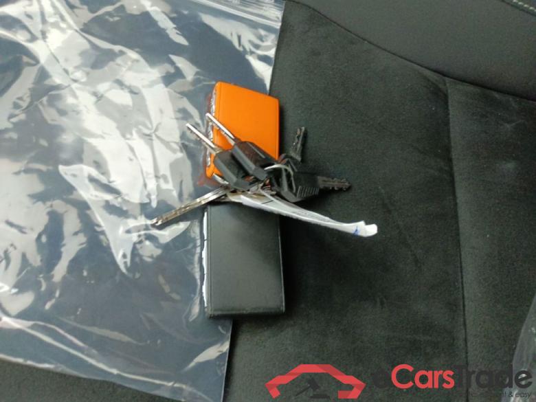 VOLVO E-XC40 - 2022 69 kWh 231hp FWD Recharge Plus 5d #4