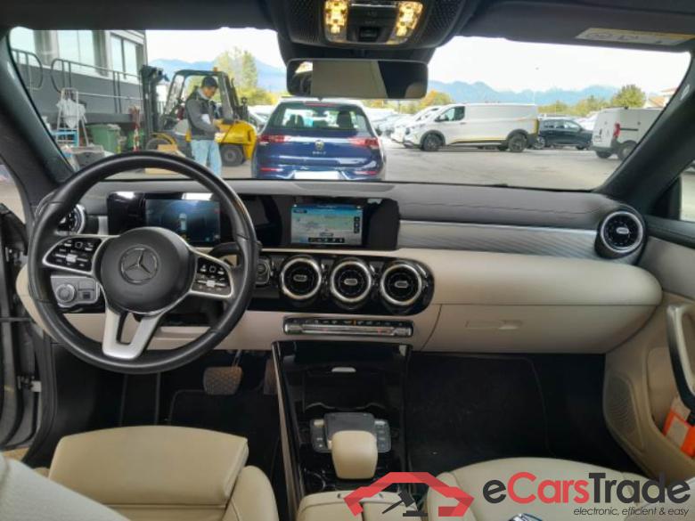 MERCEDES-BENZ CLA SHOOTING BRAKE / 2019 / 5P / STATION WAGON CLA 200 AUTOMATIC SPORT #3