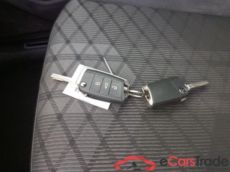 VOLKSWAGEN TIGUAN DIESEL - 2021 2.0 TDI 150 SCR R-Line BMT DSG (EU7) 5d #4