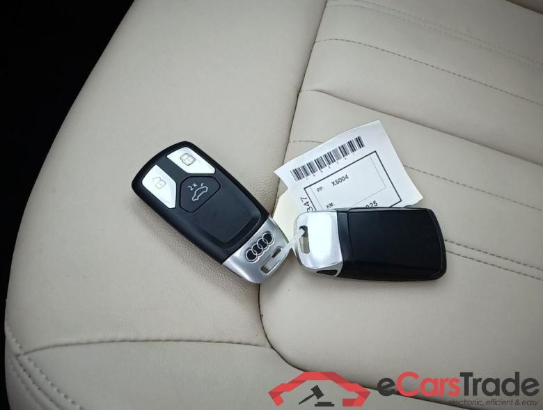 AUDI Q5 DIESEL - 2020 40 TDi 204 Quattro S line S tronic 5d #4