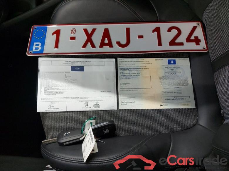 Peugeot 3008 1.2 PureTech 96kW S&S Auto Allure 5d #4