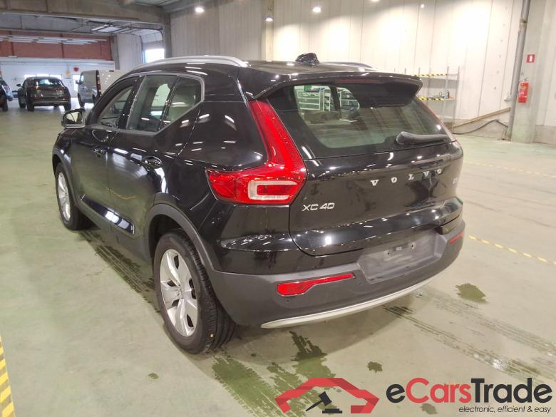 VOLVO XC40 DIESEL 2.0 D3 Momentum (EU6d-TEMP) STOCK #2