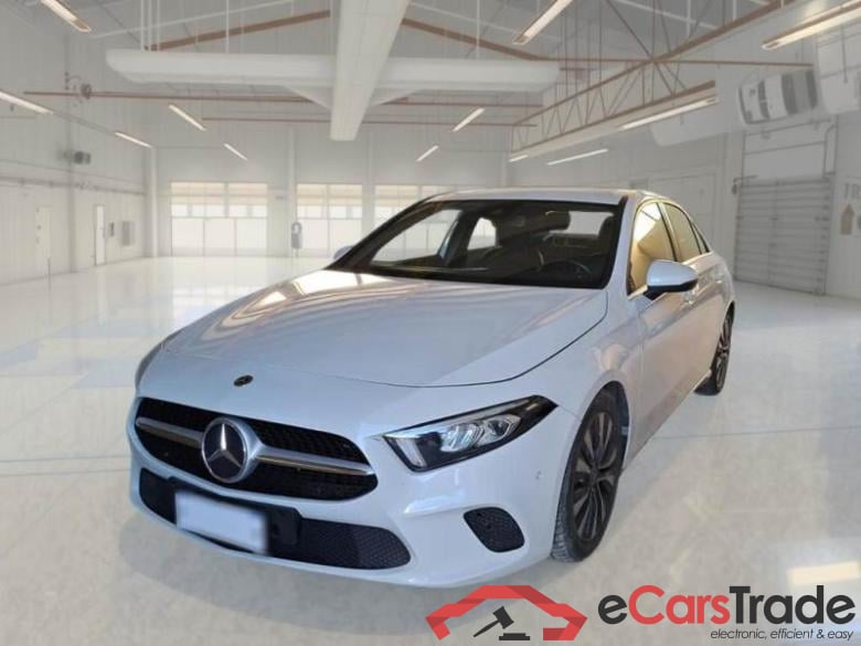 MERCEDES-BENZ CLASSE A / 2018 / 4P / BERLINA A 180 D AUTOMATIC BUSINESS