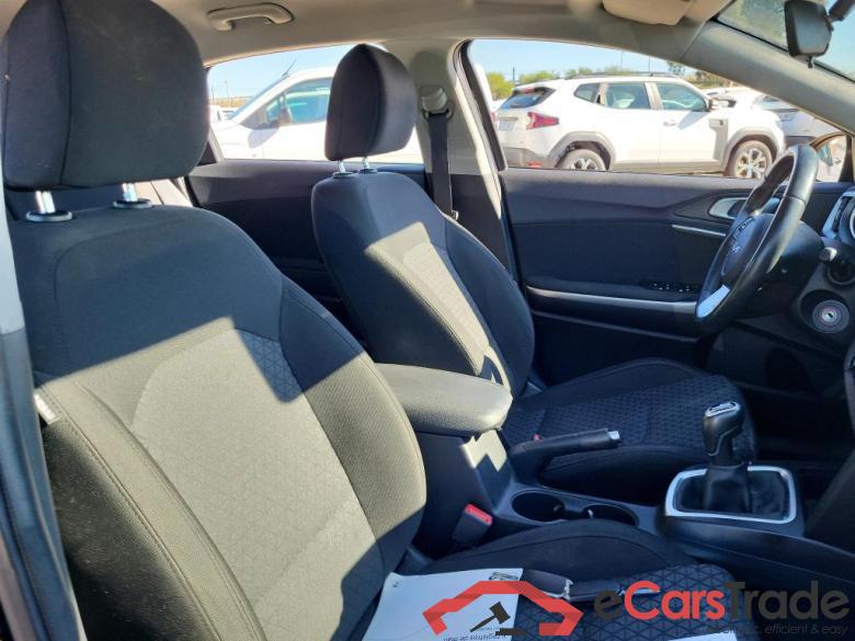 KIA Ceed / 2021 / 5P / berlina con portón 1.0 T-GDi 74kW (100CV) Concept #6