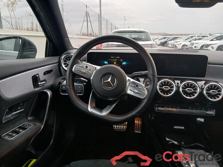 MERCEDES-BENZ Clase A / 2018 / 5P / berlina con portón A 200 #3