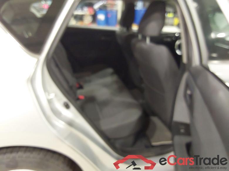 TOYOTA Auris 1.8i HSD Comfort E-CVT #5