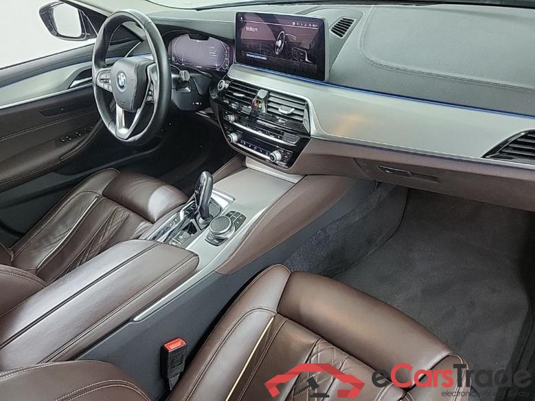 BMW 5-serie Touring 530e xDrive Business Edition Plus 5D 215kW #6