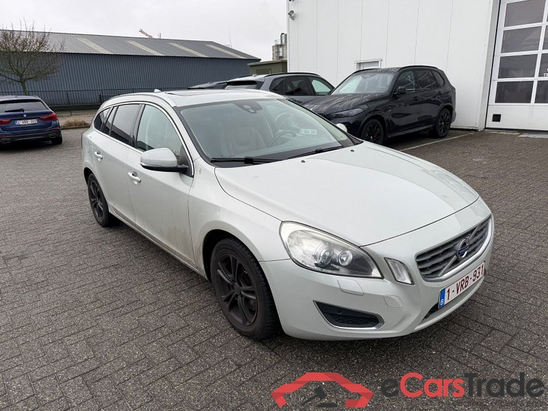 Volvo V60 2.0 D3 Momentum Aut. LED-Xenon Display Leather Klima PDC ... #2
