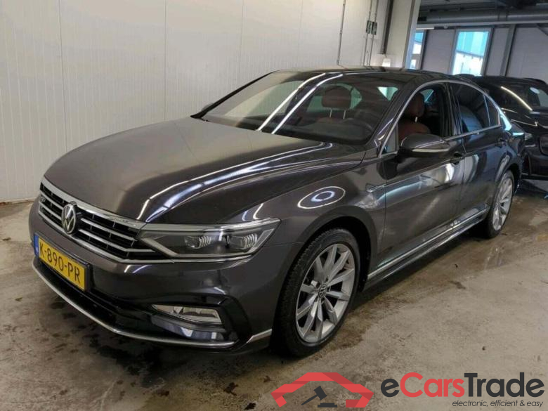 VOLKSWAGEN PASSAT 2.0 TDI R-Line Bns+