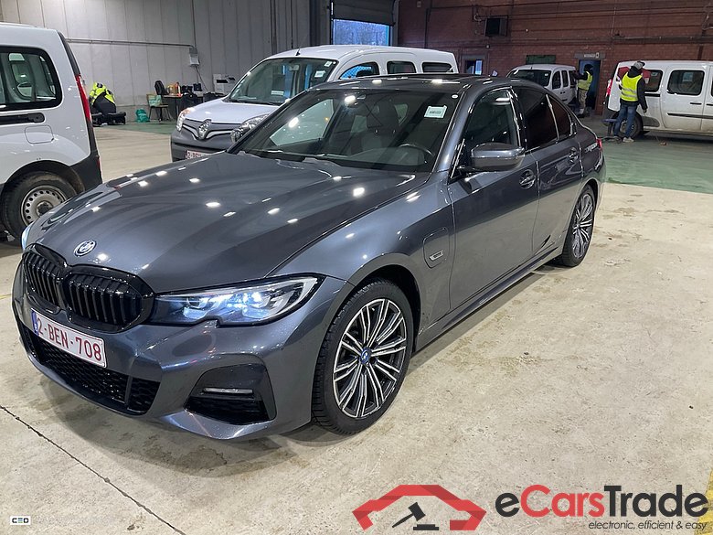 BMW 320e Plug-In Hybrid M-Sport Aut. Pano LED-Xenon LC-Pro Ambient Navi 1/2 Sport-Leather-Alcantara KeylessGo Camera Klima PDC ...