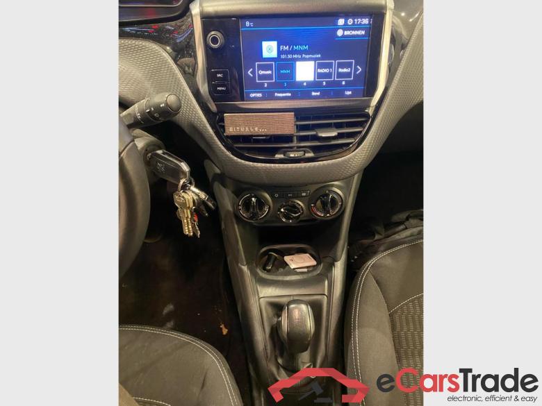 PEUGEOT 208 1.2i PureTech Style #5