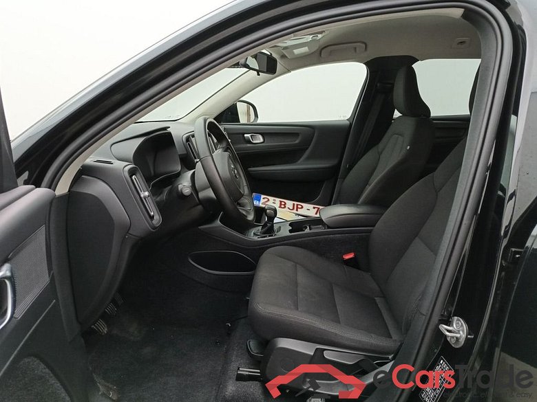 Volvo XC40 T2 Momentum Core 5d #3