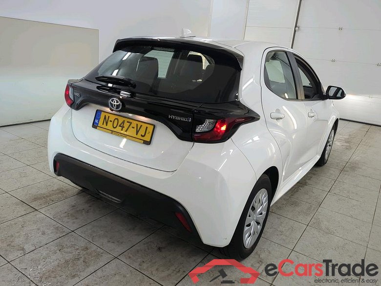 Toyota Yaris Hybrid 115 Active 5d #2