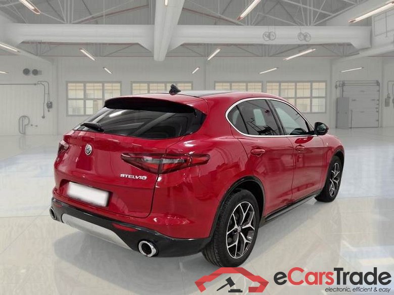 ALFA ROMEO STELVIO / 2017 / 5P / SUV 2.2 TURBO DIESEL 210CV TI AT8 Q4 #2