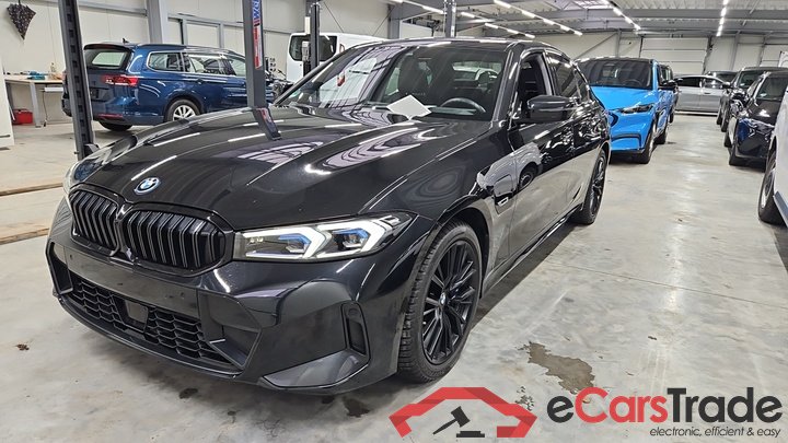 BMW 330e Facelift Plug-In Hybrid M-Sport Aut. LED-Laser Head-Up LC-Pro Harman/Kardon ACC Ambient Navi Sport-Leather KeylessGo Camera Klima PDC ...