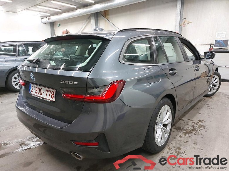 BMW - BMW 3 TOURING 320e 204PK Business Edition With Vernasca Heated Sport Seats & Driving Assistant Pack & Active Cruise Control  * HYBRID ** #2