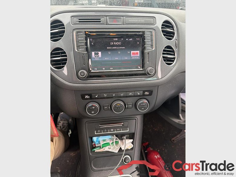 VOLKSWAGEN Tiguan Tiguan Sport & Style 1.4 TSI BlueMotion Technology 92 kW (125 ch) 6 vitesses manuel #3