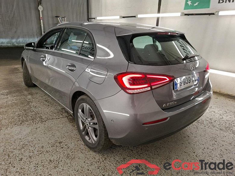 MERCEDES-BENZ Classe A Compact / 2018 / 5P / Berline A 250 e Business Line 8G-DCT #2