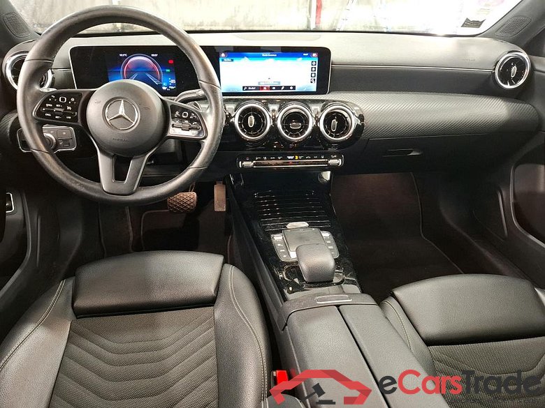 MERCEDES-BENZ Classe A Compact / 2018 / 5P / Berline A 250 e Business Line 8G-DCT #5