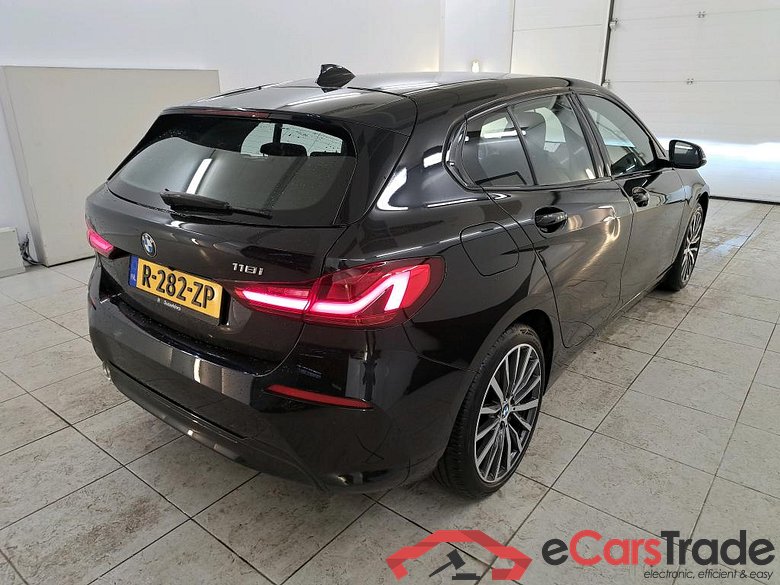 BMW 1 Serie 118iA Sport Line  5d #2