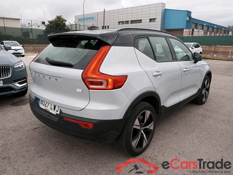 VOLVO XC40 / 2017 / 5P / todoterreno Recharge Twin Eléctrico Plus Auto AWD #2