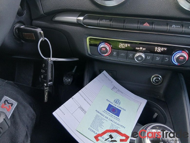AUDI A3 / 2016 / 4P / sedán Sedan 30 TFSI 85kW (116CV) #5