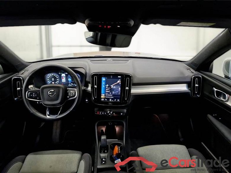 VOLVO XC40 / 2021 / 5P / SUV T4 RECHARGE PLUG-IN AUTO CORE #3